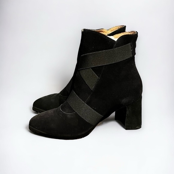 🌻NEW Andre Assous Porter A Black Suede Booties Size 10 | Comes with Box - Picture 1 of 11
